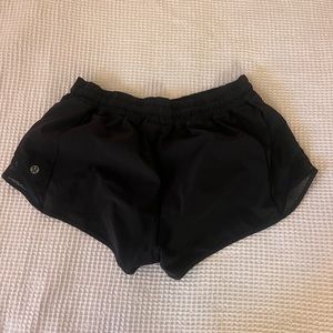 Lululemon Balck Hotty Hot Low Rise, Size 6